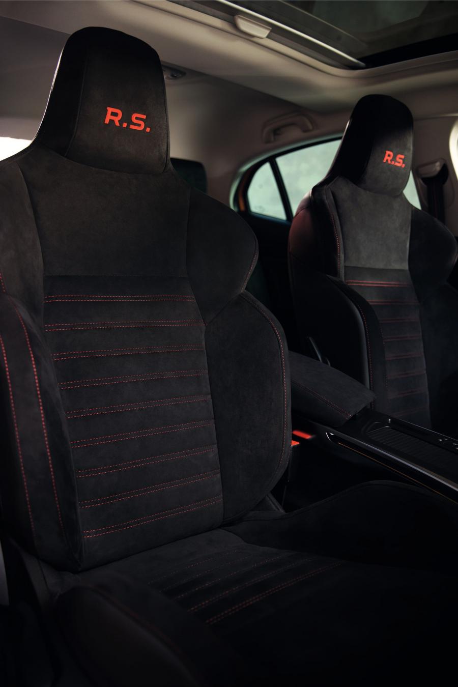 Интерьер Renault Megane R.S. Sport chassis 2018 года  (WW) (фото 4 из 41)